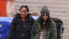 Meghan Markle a její matka Doria Radlanová (Toronto, 27. prosince 2016)