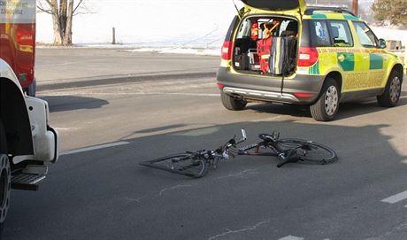 Cyklista na Zlínsku nepeil stet s autem (28. ledna 2017).