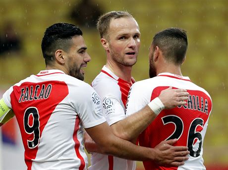 Fotbalisté Monaka se radují ze vstelené branky v utkání s Lorientem.