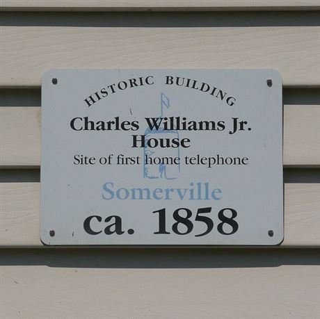 Dm Charlese Williamse Juniora s prvn telefonn linkou na svt