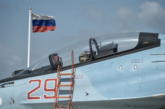 Ruský letoun na letecké základn Latakíja.