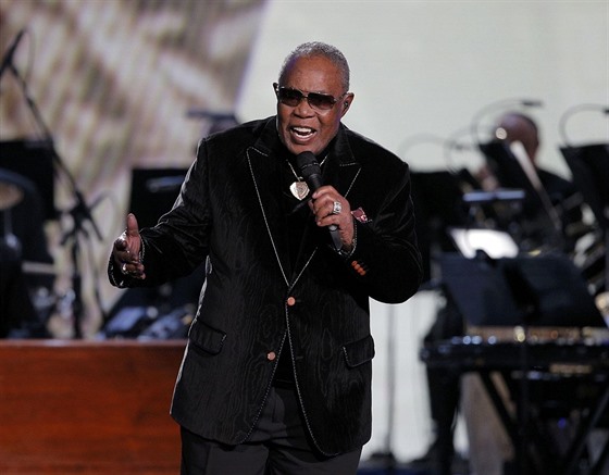 Ve v�ku 89 let zem�el americký soulový zp�vák Sam Moore.