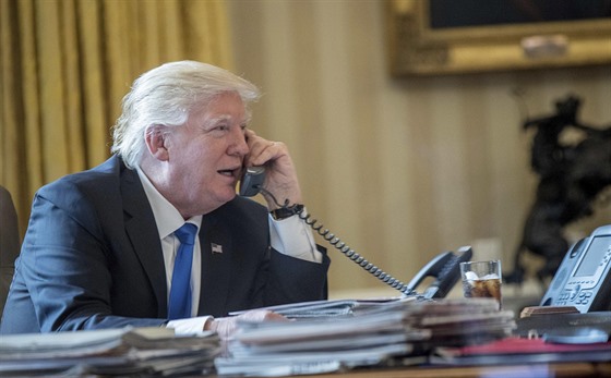 Americký prezident Donald Trump si telefonoval s nmeckou kanclékou Angelou...