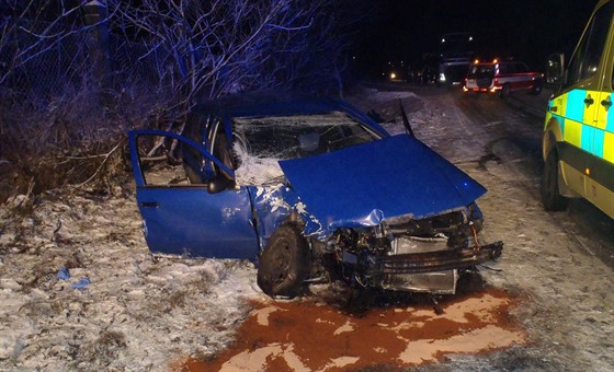 Pi nehod dvou automobil na náledí na Klatovsku se zranilo est lidí. (24....