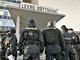 Policist kontrolovali obyvatele ubytovny na nmst eskch brat v Plzni....