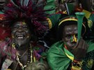 Fanouci Kamerunu povzbuzují svj tým na Africkém poháru.