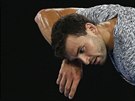 Bulharský tenista Grigor Dimitrov si utírá pot z ela v semifinále Australian...