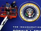 Dlníci pipravují místo inaugurace amerického prezidenta Donalda Trumpa...