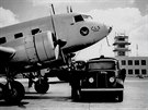Douglas DC-2 eskoslovenské letecké spolenosti na Ruzyni v roce 1937