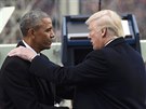 Obama s Trumpem spolu hovoí ped Kapitolem po inauguraci Trumpa (20. leden...