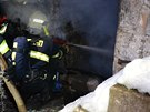 Ohoelé tlo hasii nali pi poáru ve skalním sklep v Mimoni.