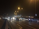 Na Barrandovském most se v sobotu veer srazilo est aut a autobus.