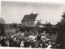 Poheb mrtvých vz v Levém Hradci (rok 1945).