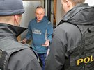 Policisté kontrolovali obyvatele ubytovny na námstí eských bratí v Plzni....