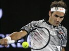výcarský tenista Roger Federer v duelu s Tomáem Berdychem na Australian Open.