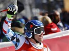 Rakouský lya  Matthias Mayer se raduje z triumfu v superobím slalomu v...