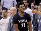 Andrew Wiggins z Minnesoty slaví, rozhodl zápas s Phoenixem.