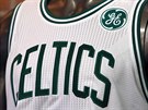 Boston Celtics budou od sezony 2017/18 nosit na dresu malou reklamu...