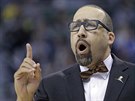 Basketbalový pan profesor David Fizdale usměrňuje hráče Memphisu.