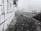 Nepoádek ped sovtskými paneláky na sídliti v Rokytnici v Orlických horách