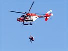 Valentina Girauda Moineho odváí vrtulník po zranní ve sjezdu v...