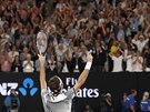 Roger Federer slaví triumf na Australian Open.
