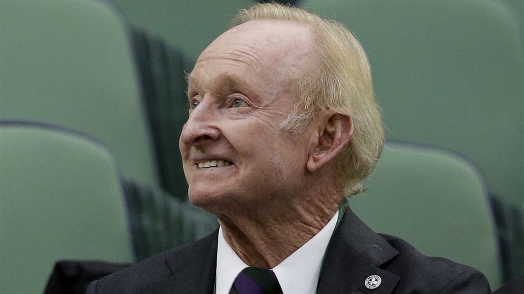 LEGENDA. Rod Laver dál sleduje z hledi�t� sv�tový tenis. 