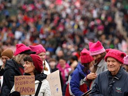 Washingtonské ulice zaplavily davy lidí, protestujících za práva žen a proti...