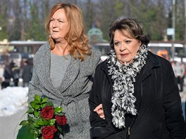 Simona Staová a Jiina Bohdalová na posledním rozlouení se zesnulým hercem...