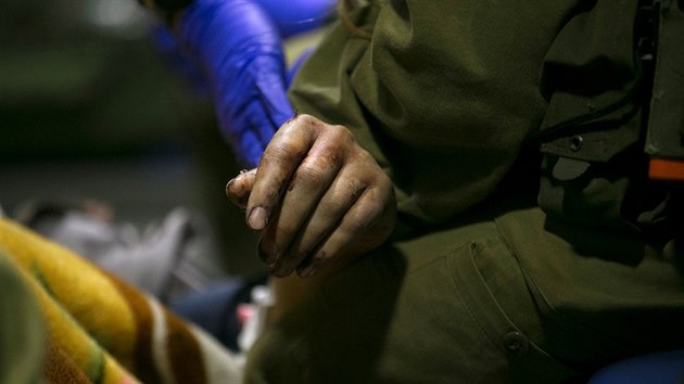 Izraelt zdravotnci oetuj rann Syany, kte pili na Golansk viny. (18.1.2017)