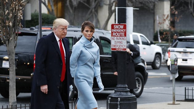 Trump s rodinou dorazili do kostela, kde na n u ekal viceprezident Pence....