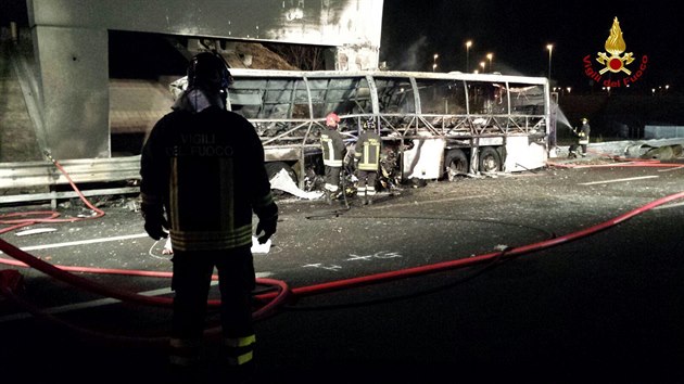 Pi nehod pobl italsk Verony shoel autobus s maarskmi kolky (20. ledna 2017)