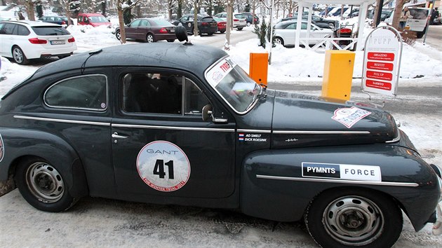 Závod historických vozidel z Chateau st Gerlach nedaleko Maastrichtu do Salzburgu v Rakousku. Karlovy Vary jsou pravidelnou zastávkou účastníků soutěže. Na snímku Volvo PV 544 1963.