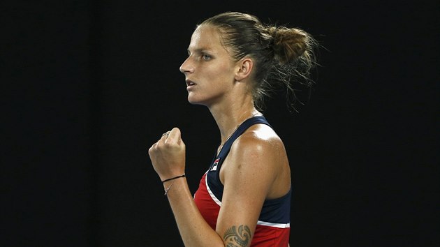 esk tenistka Karolna Plkov vtzn gestikuluje v osmifinle Australian Open.