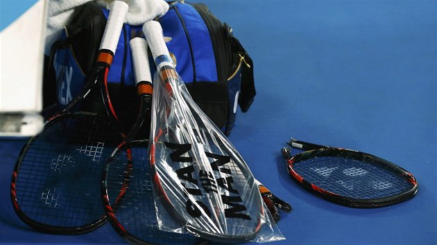 vcarsk tenista Stan Wawrinka vzteky v semifinle Australian Open rozplil raketu.
