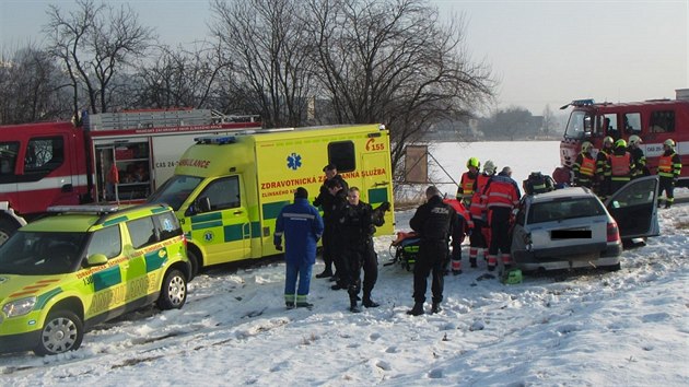 Nehoda osobnho auta a vlaku ve Zln (28. ledna 2017).
