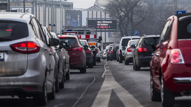 Smog v Praze. Auta na prask magistrle (20.1.2017)