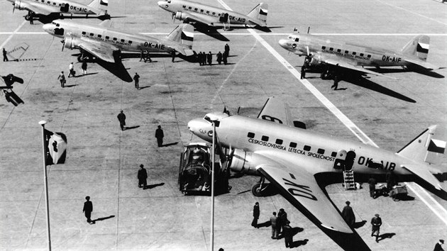 Douglasy DC-2 (OK-AIB, -AIC, -AID) a DC-3 (OK-AIE, -AIF) eskoslovensk leteck spolenosti na Ruzyni