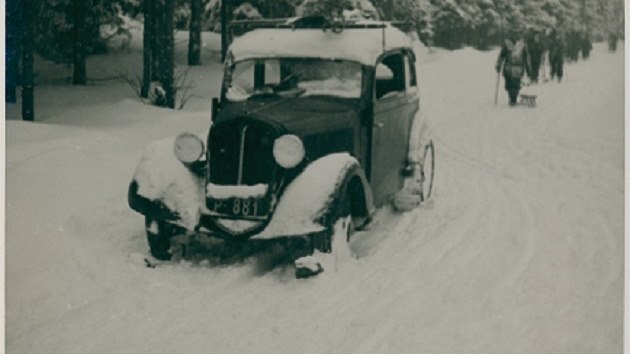 Den před testy padal hustě sníh, který situaci zhoršil. Na cestách, které nebyly protaženy pluhem, bylo 75 cm sněhu.