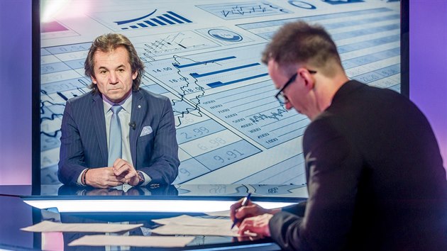 Bezpečnostní expert Andor Šándor a moderátor Vladimír Vokál v diskusním pořadu iDNES.tv Rozstřel (20. ledna 2017)