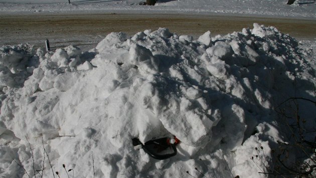 Policisté našli trezor zahrabaný ve sněhu nedaleko Starého Města pod Landštejnem.