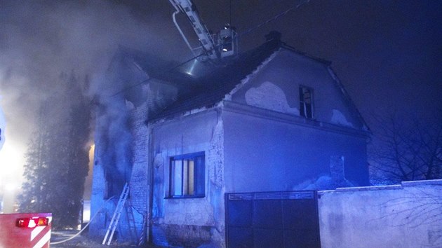 Hasiči zasahovali u požáru rodinného domu na Kolínsku (20.1.2017).