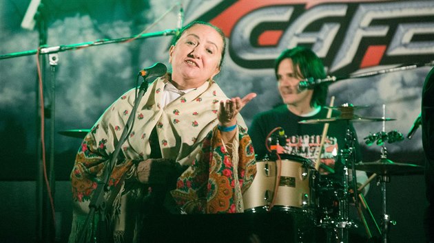 Zuzana Pavlskov se nechala zlkat ke spoluprci s valaskou kapelou Fleret, s n roky koncertovala jej nyn 87let maminka Jarmila ulkov.