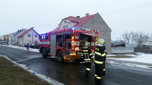 Hasii museli v Perov-jezdci likvidovat por rodinnho domu. mysln ho zaloil mu, kter zde po rodinn hdce rozlil benzin a zaplil ho.