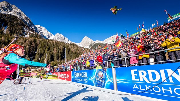 SVOU KVTINU ODHAZUJI V DLI. Gabriela Koukalov po medailovm ceremonilu v Anterselv