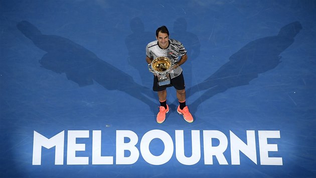 Roger Federer s trofej pro vtze Australian Open