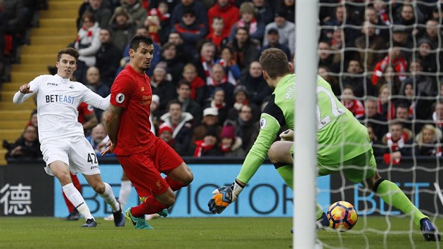 Tom Carroll ze Swansea vyplil, jeho teovan pokus se otel o ty liverpoolsk brny.