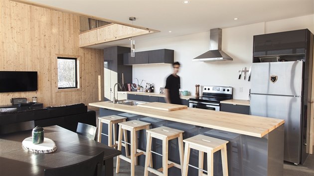 Racionální přístup k bydlení potvrdil i vybavením interiéru. Napnutému rozpočtu ulevil výběrem nábytku ve švédském nábytkovém řetězci. 