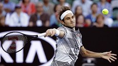 KLASICKÁ ELEGANCE. Roger Federer ve tvrtfinále Australian Open.