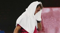 výcarský tenista Stan Wawrinka odchází do atny oetit bolavé koleno v...